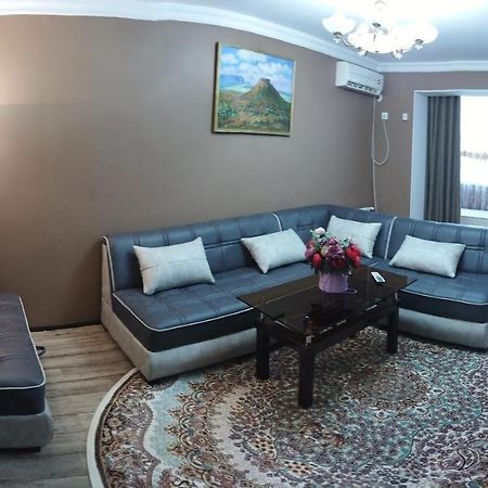 Apartment Near Farkhadskiy Bazar Tasken Kültér fotó