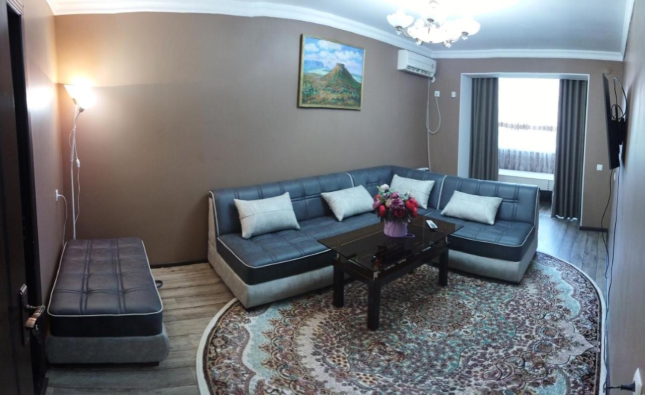 Apartment Near Farkhadskiy Bazar Tasken Kültér fotó